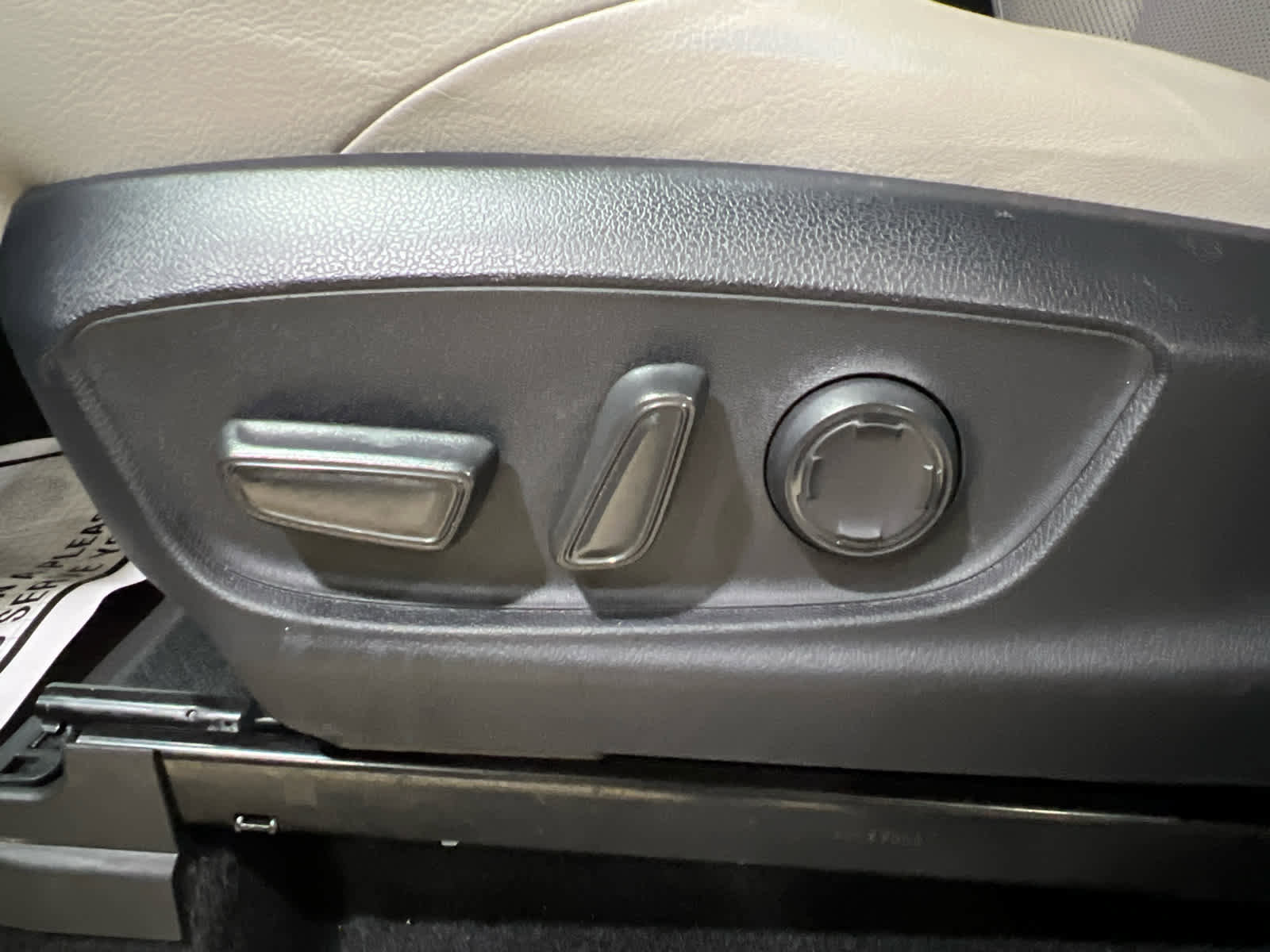 Used 2024 Toyota Tacoma Limited w/ Limited Package (LT) image 17