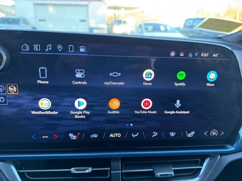 Used 2024 Chevrolet Equinox EV LT image 29