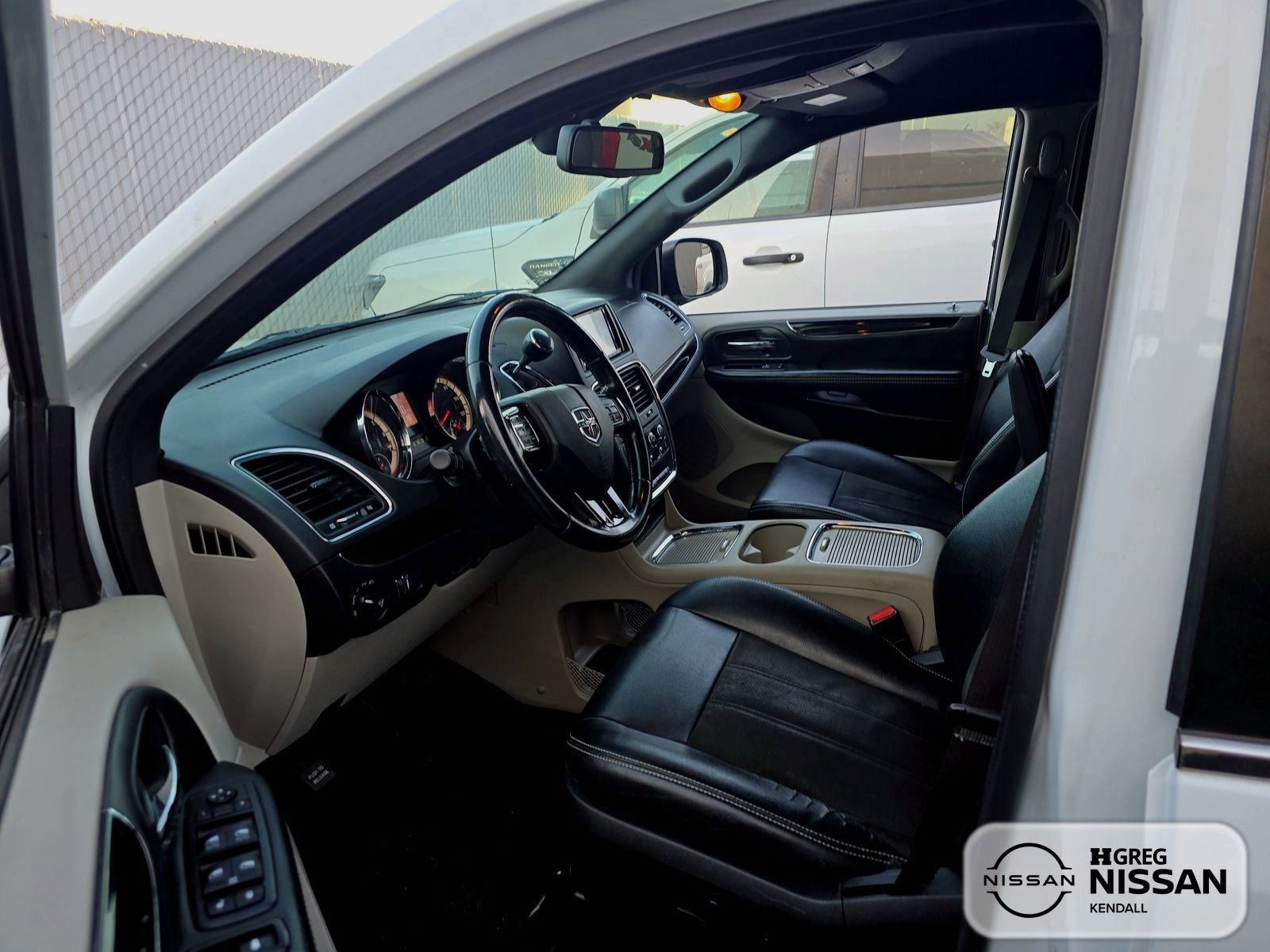 Used 2019 Dodge Grand Caravan SXT w/ Rear Park Assist Package image 13