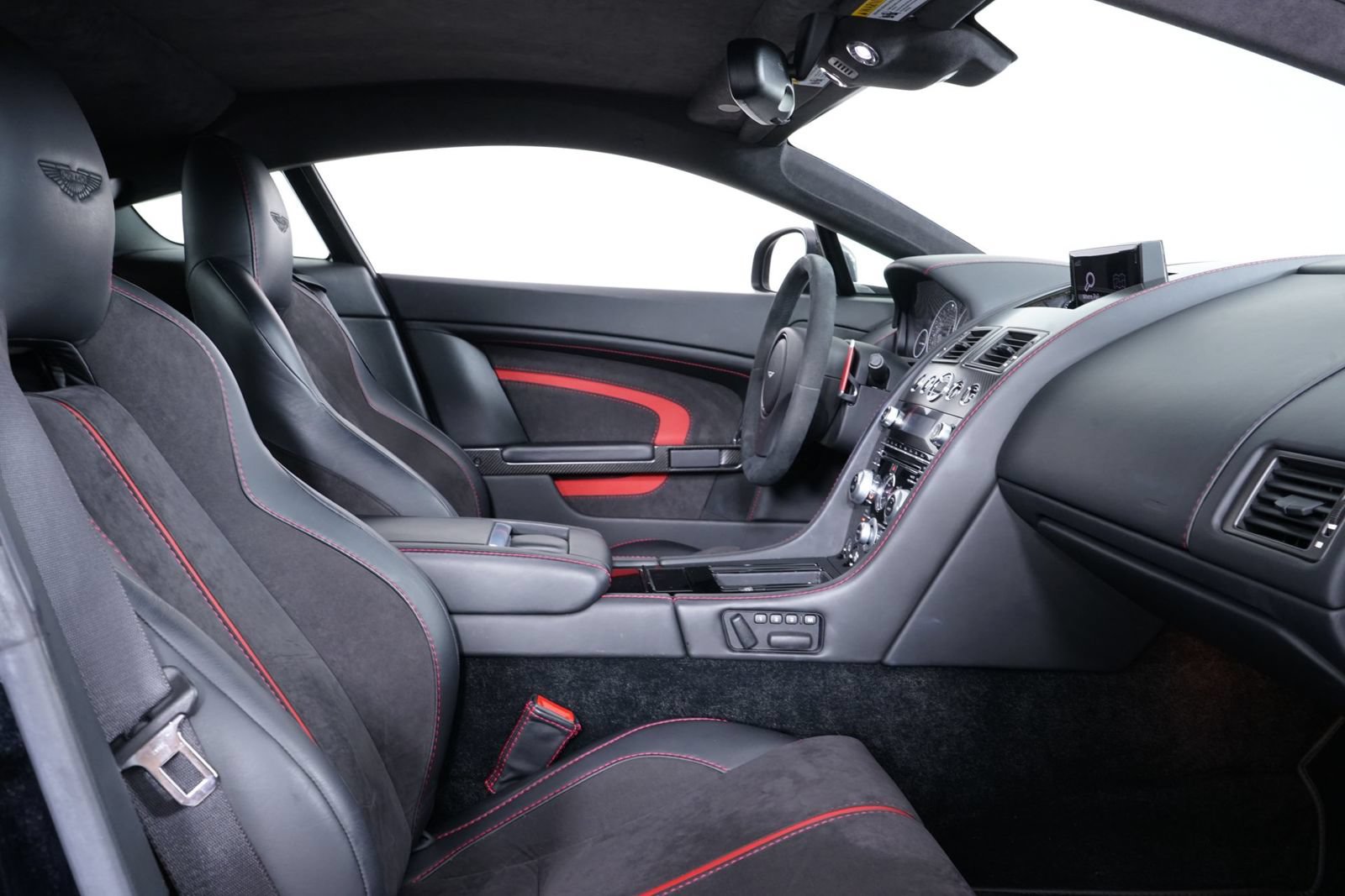 Used 2015 Aston Martin V12 Vantage S RWD image 29