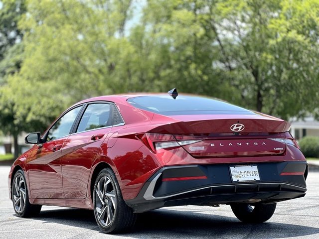 Used 2024 Hyundai Elantra Limited image 10