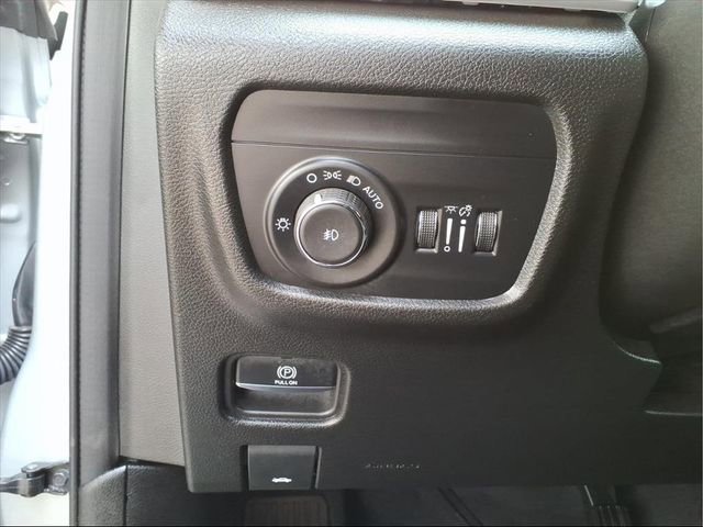 Used 2023 Jeep Grand Cherokee Limited AWD/4WD image 15
