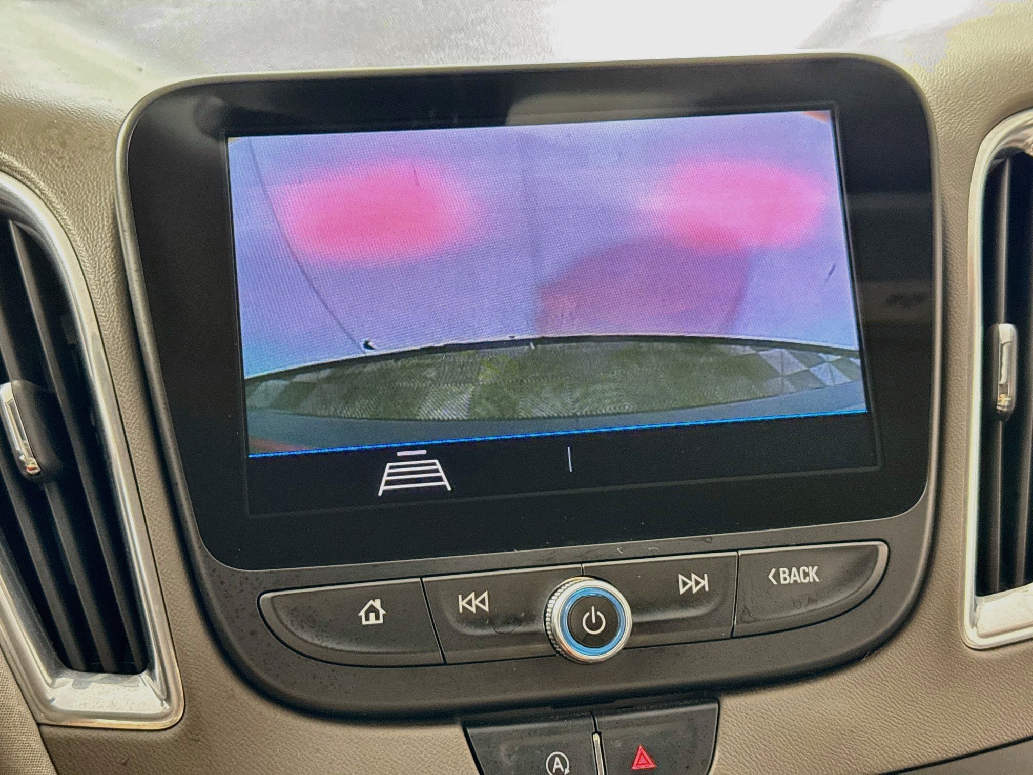 Used 2020 Chevrolet Malibu LT FWD image 3
