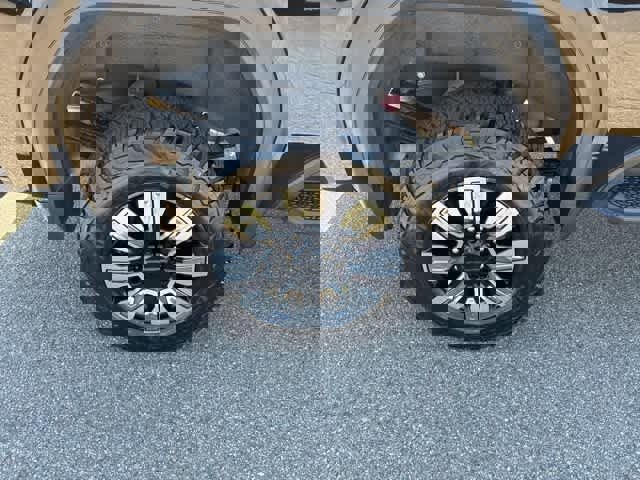 Used 2024 GMC Sierra 3500 Denali w/ Denali Reserve Package image 9