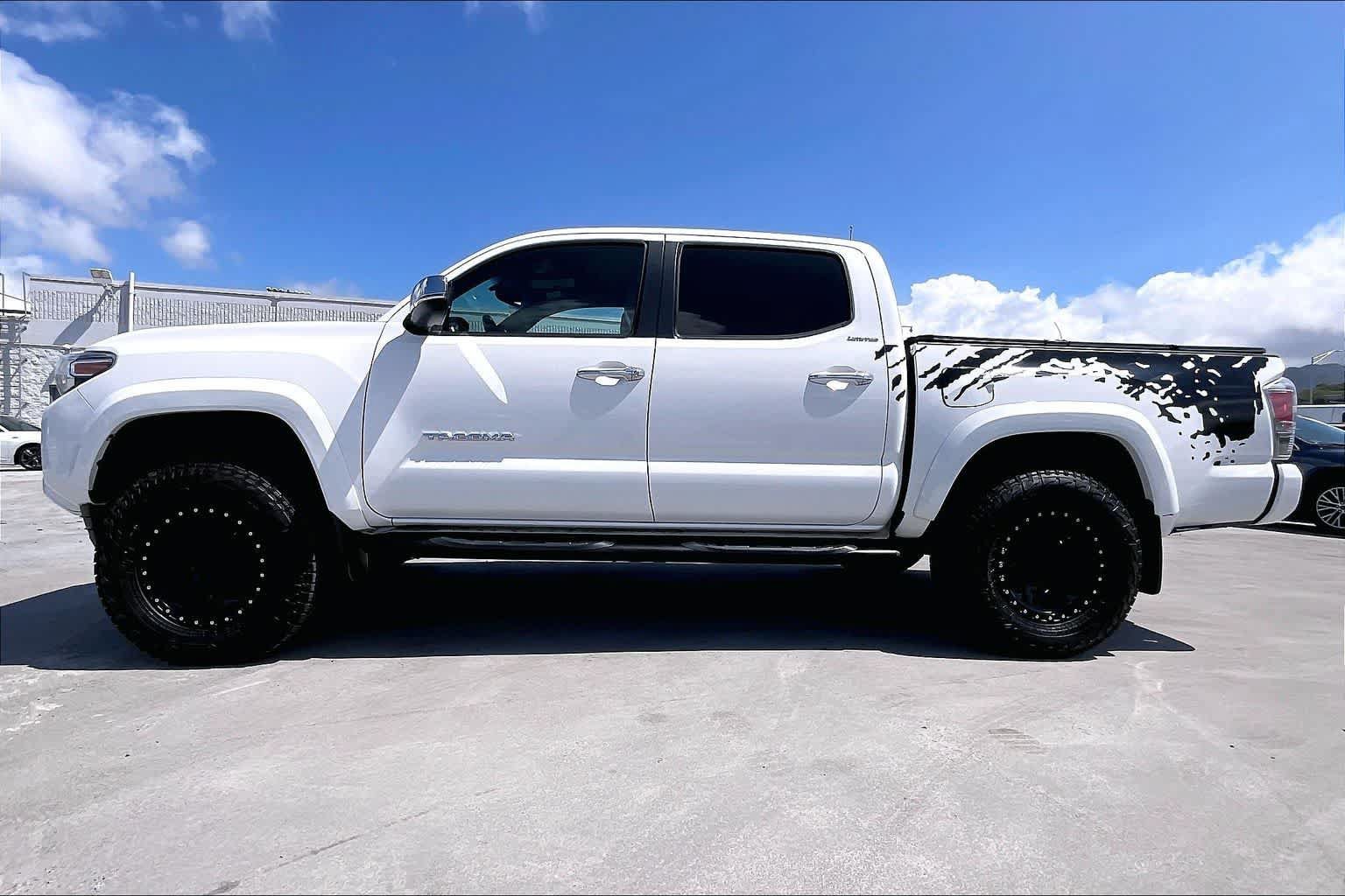 Used 2017 Toyota Tacoma Limited w/ Tow Package AWD/4WD image 3