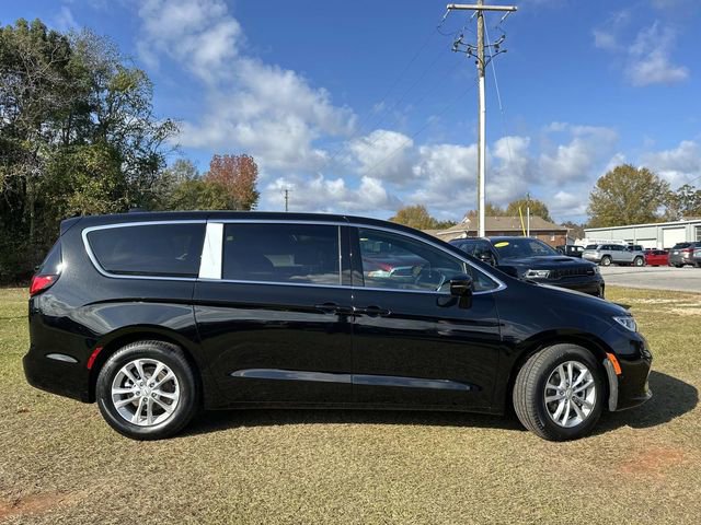 New 2026 Chrysler Pacifica Select image 4