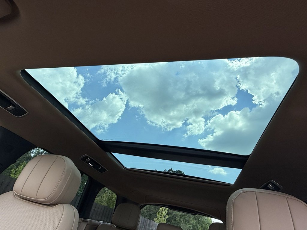 New 2025 Land Rover Range Rover SE image 30