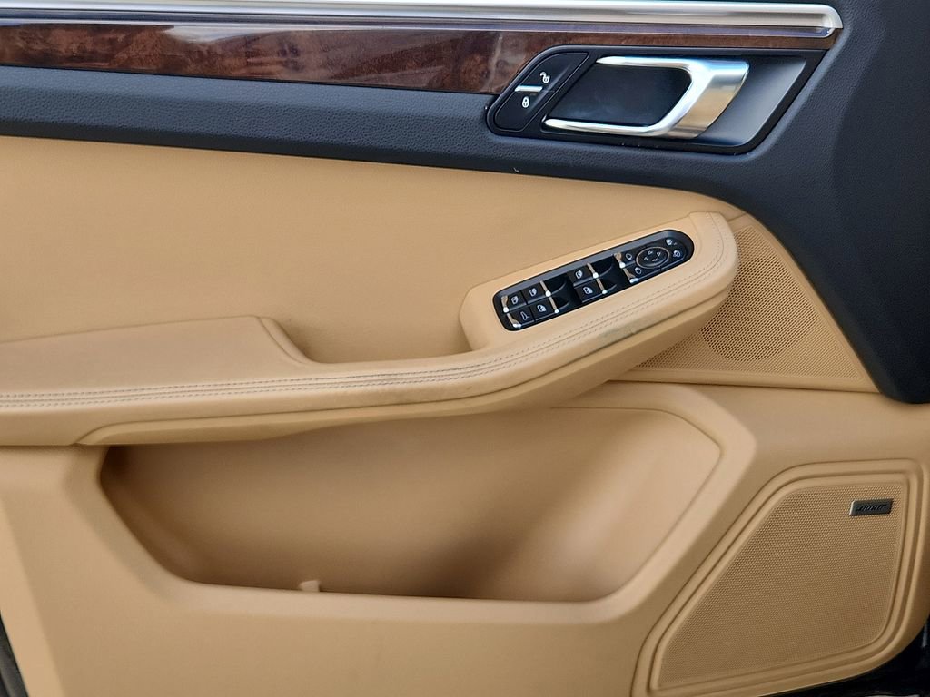 Used 2018 Porsche Macan Sport Edition image 13