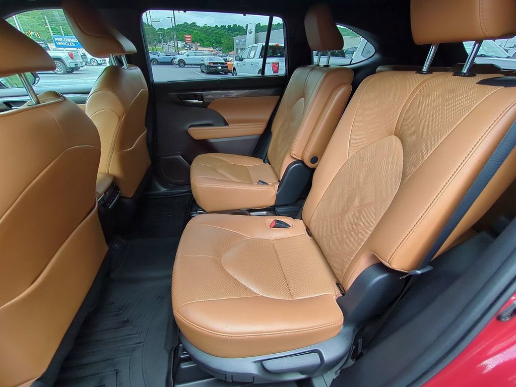 Used 2021 Toyota Highlander Platinum FWD image 17