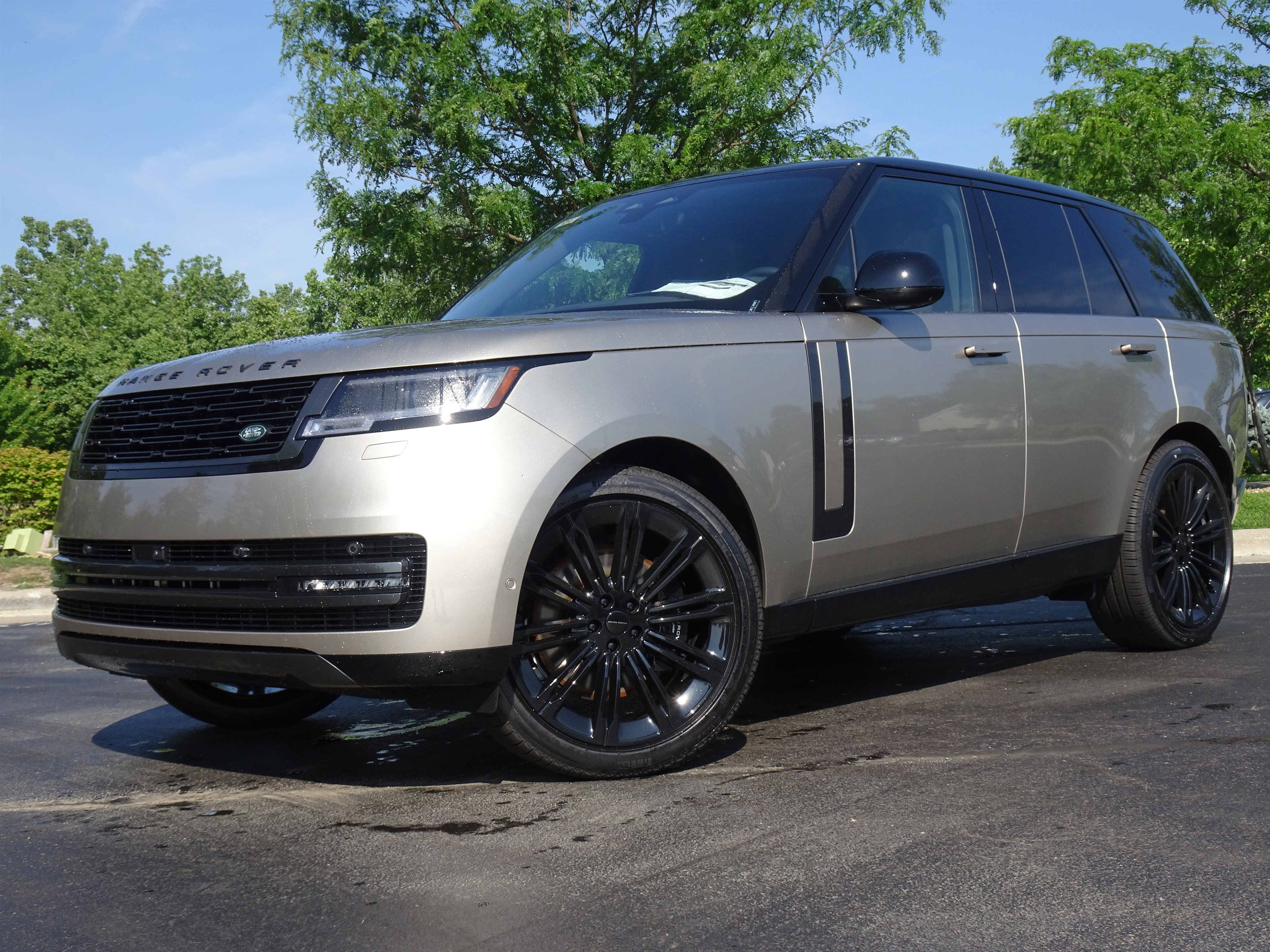 New 2026 Land Rover Range Rover SE AWD/4WD image 1