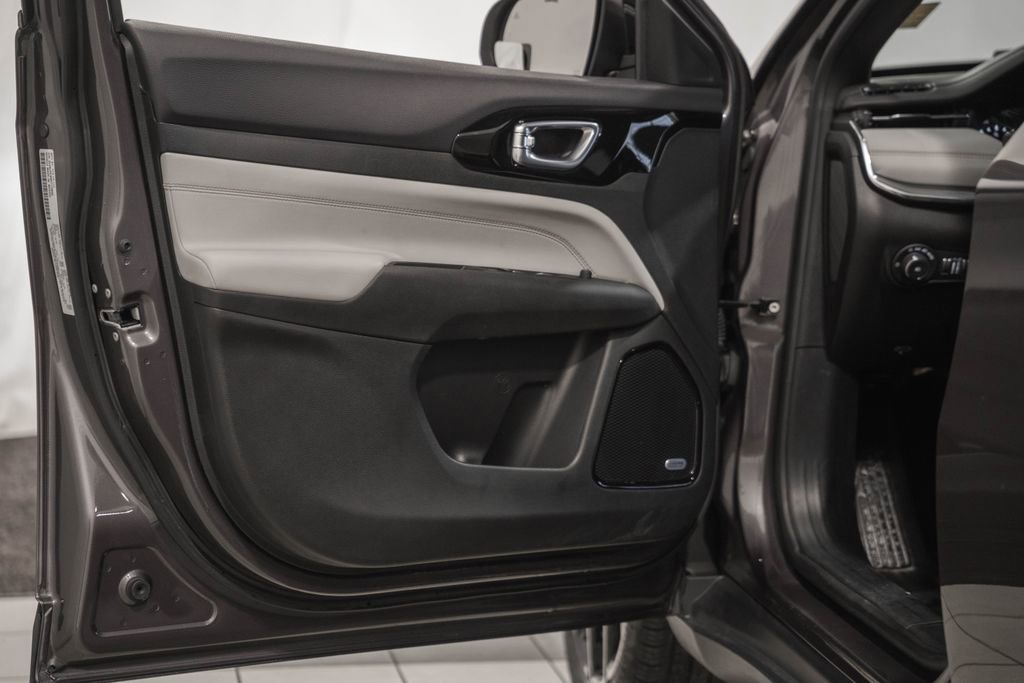 Used 2024 Jeep Compass Limited w/ Sun and Sound Group image 42