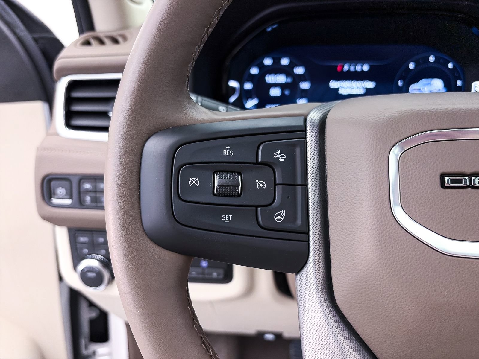 Used 2024 GMC Yukon Denali w/ Max Trailering Package image 33