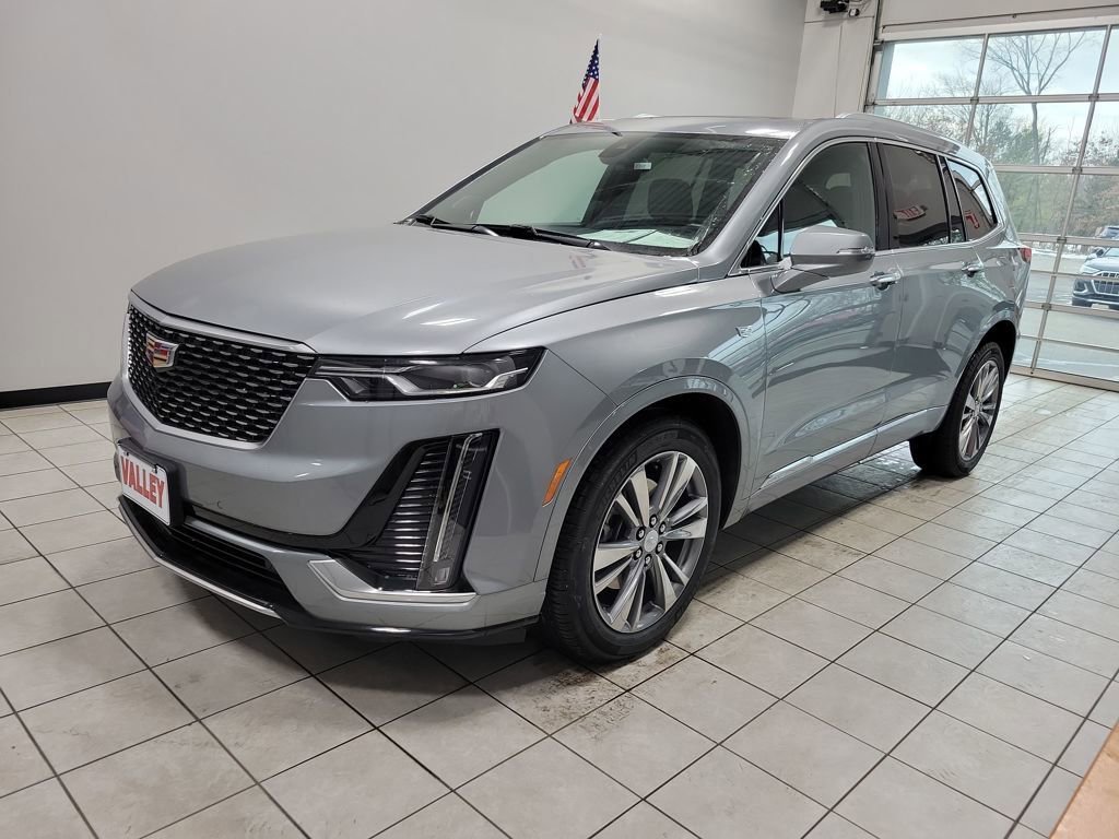 Used 2025 Cadillac XT6 Premium Luxury image 13