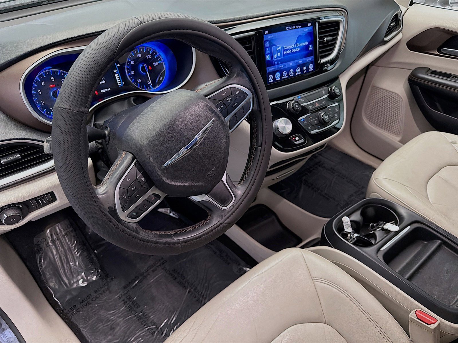 Used 2017 Chrysler Pacifica Touring-L FWD image 7