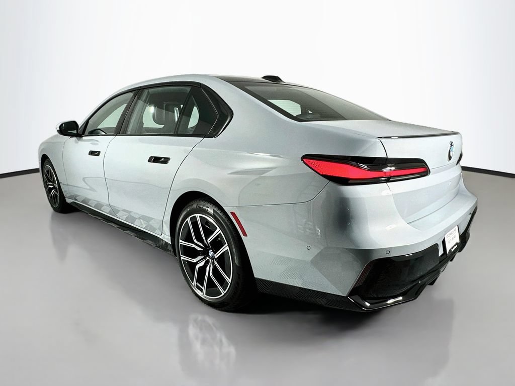 Used 2023 BMW 740i w/ Parking Assistance Package RWD image 3