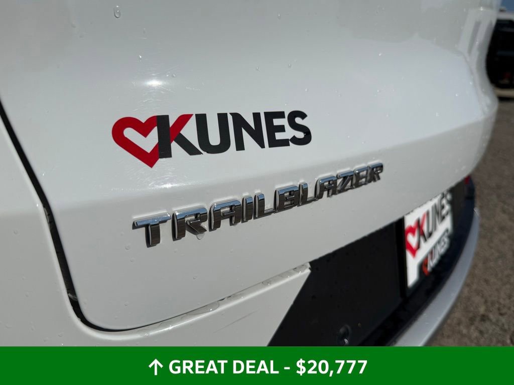 Used 2024 Chevrolet TrailBlazer LT w/ Driver Confidence Package image 20