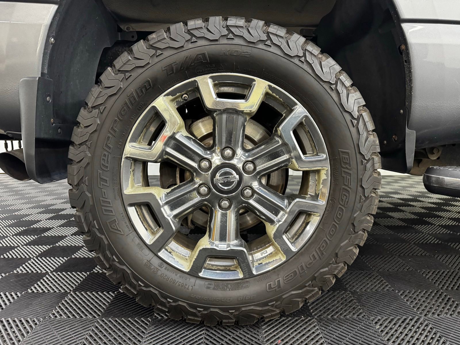 Used 2018 Nissan Titan SL w/ Chrome Package AWD/4WD image 5