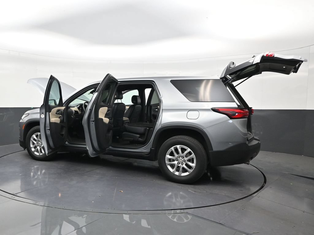 Used 2023 Chevrolet Traverse LS FWD image 30