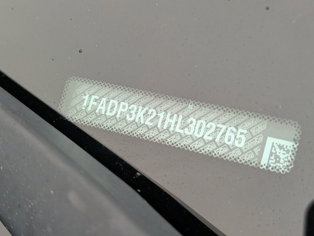 Used 2017 Ford Focus SE w/ Cold Weather Package image 18