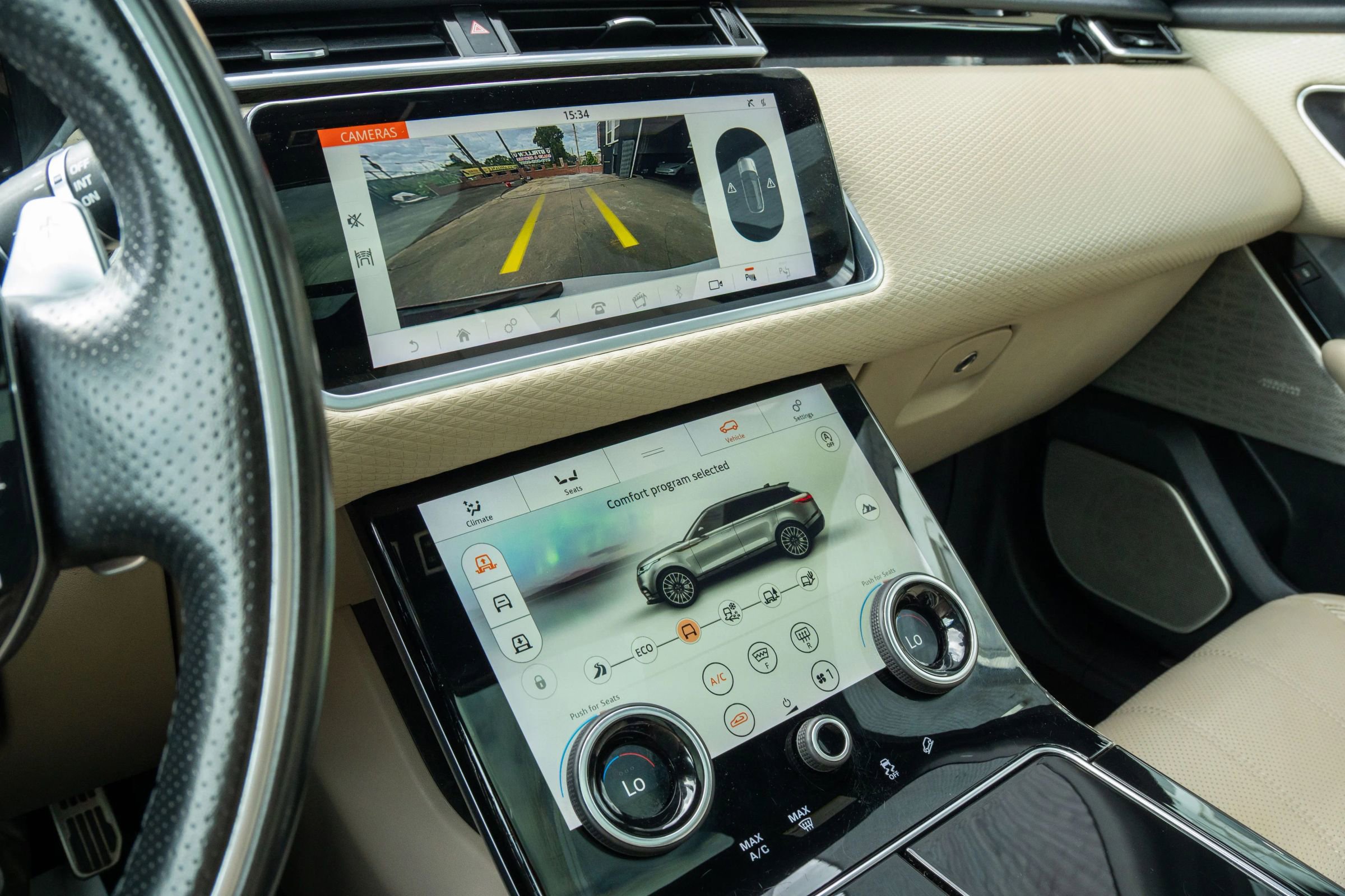 Used 2019 Land Rover Range Rover Velar R-Dynamic SE image 16
