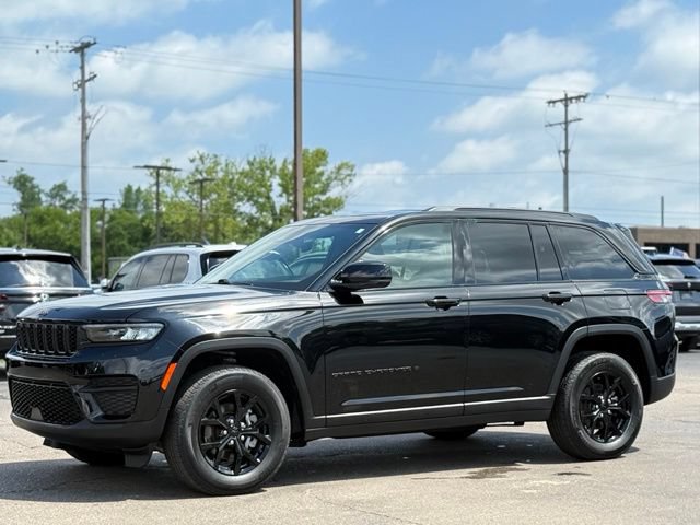 Used 2025 Jeep Grand Cherokee Altitude AWD/4WD image 37