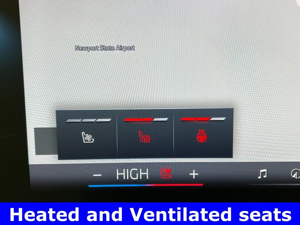 Used 2025 BMW iX xDrive50 w/ Sport Package image 9