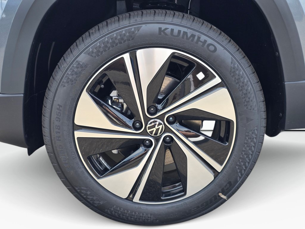 New 2026 Volkswagen Taos SE AWD/4WD image 11