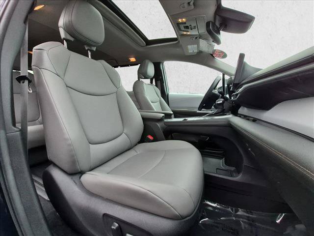 Used 2025 Toyota Sienna XLE AWD/4WD image 21