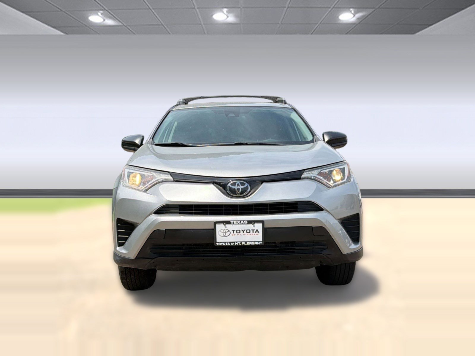 Used 2018 Toyota RAV4 LE image 5