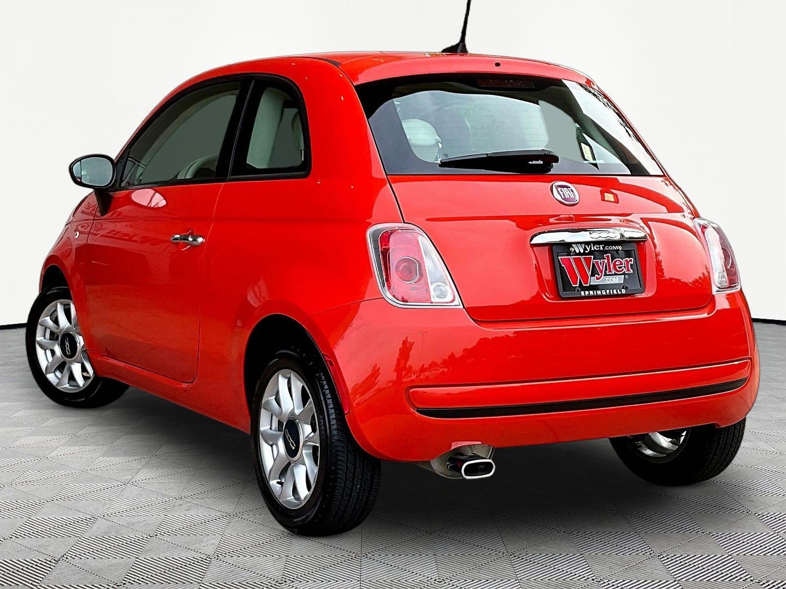 Used 2017 FIAT 500 Pop FWD image 4
