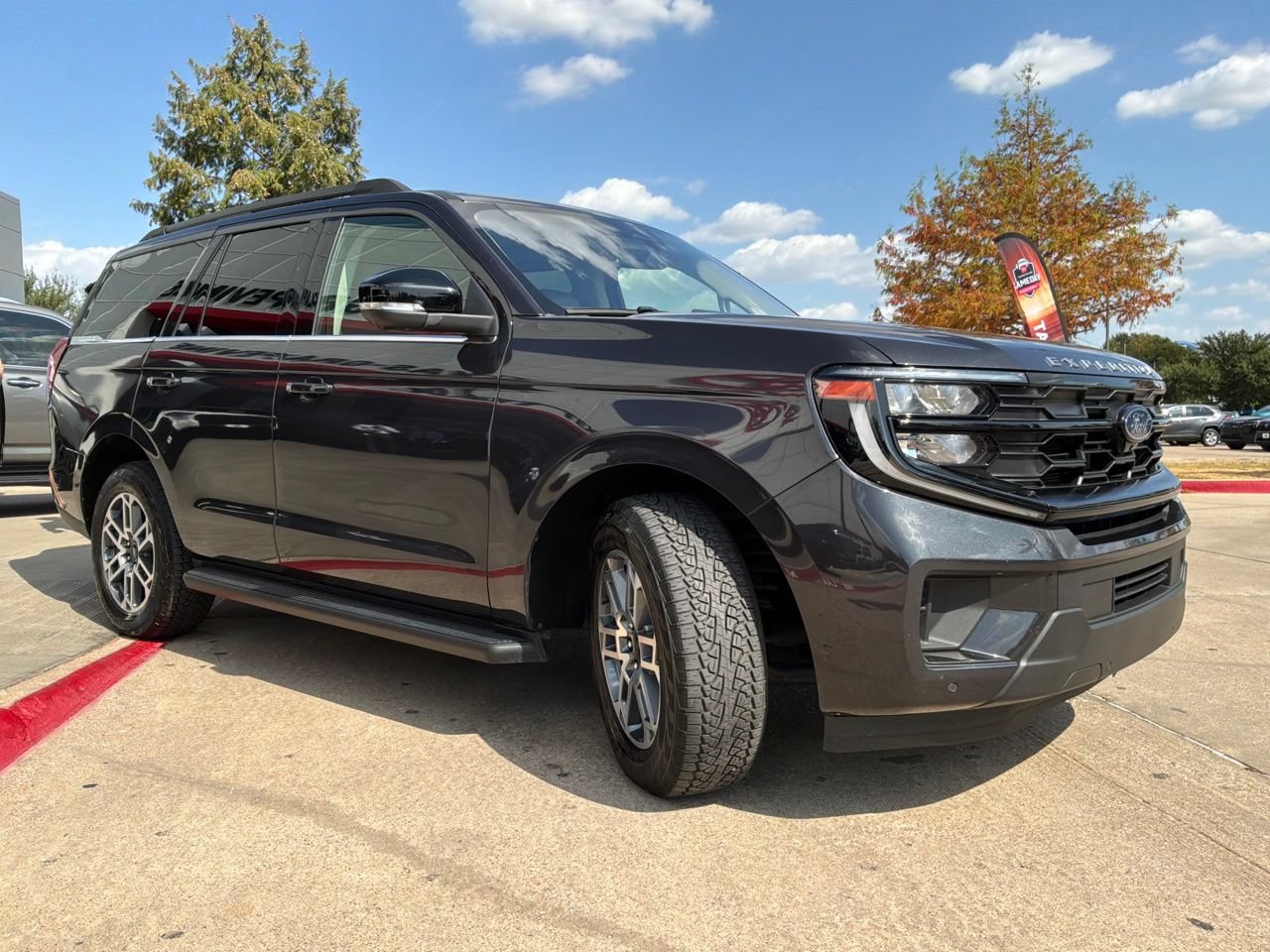 Used 2025 Ford Expedition Active AWD/4WD image 4
