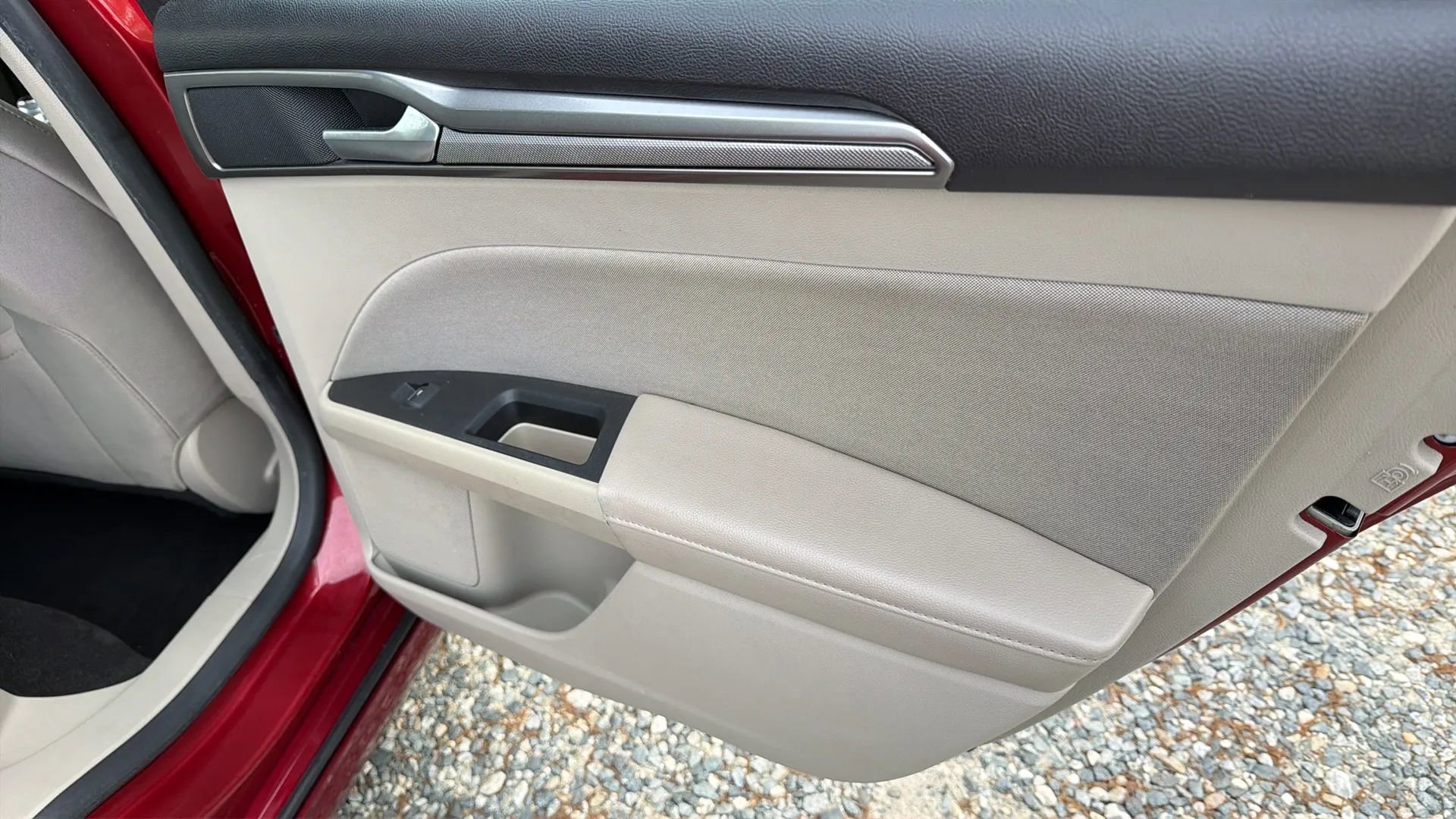 Used 2019 Ford Fusion SE image 28
