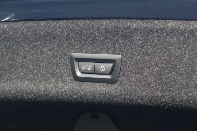 New 2026 BMW 330i xDrive Sedan w/ Premium Package image 9