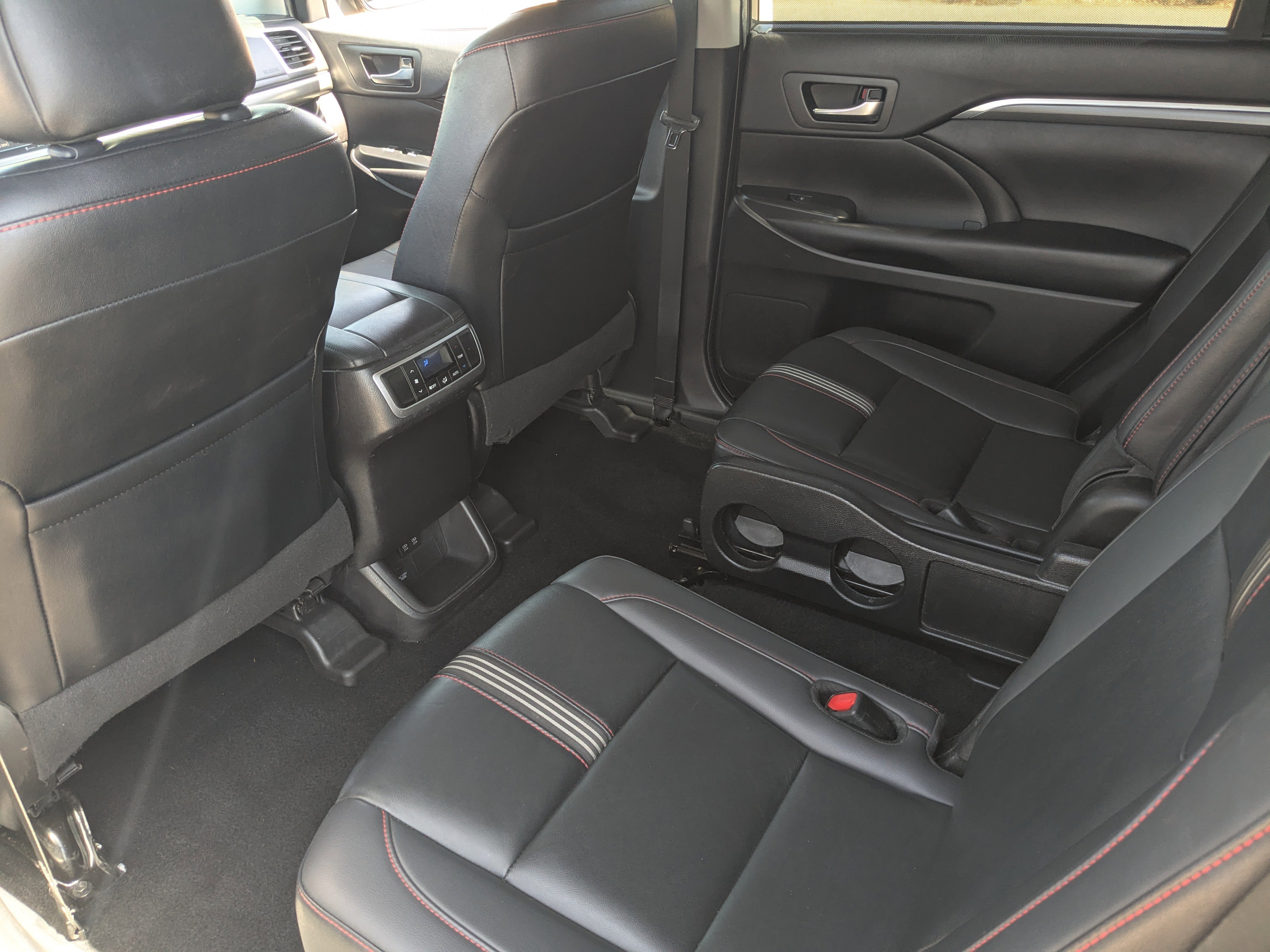 Used 2019 Toyota Highlander SE FWD image 15