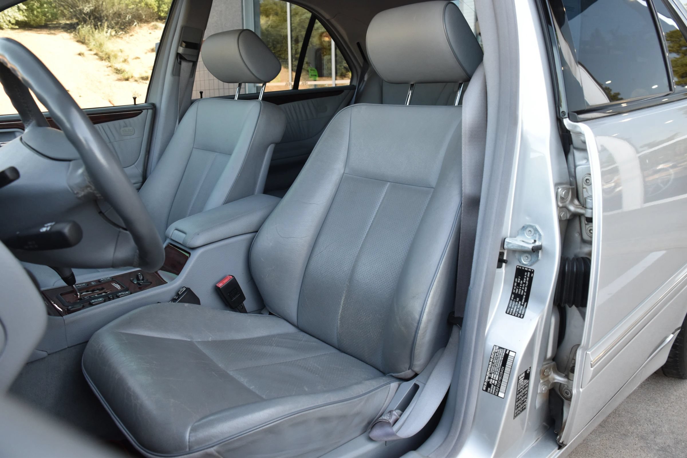 Used 2000 Mercedes-Benz E 320 Sedan image 18