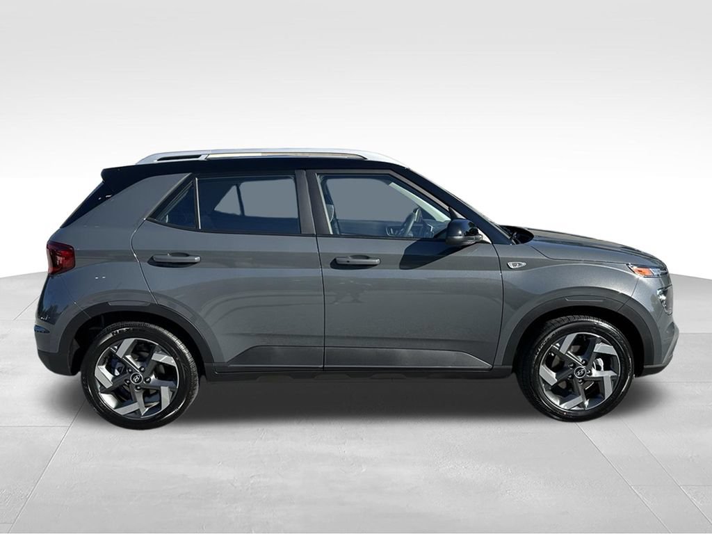 New 2026 Hyundai Venue SEL FWD image 8