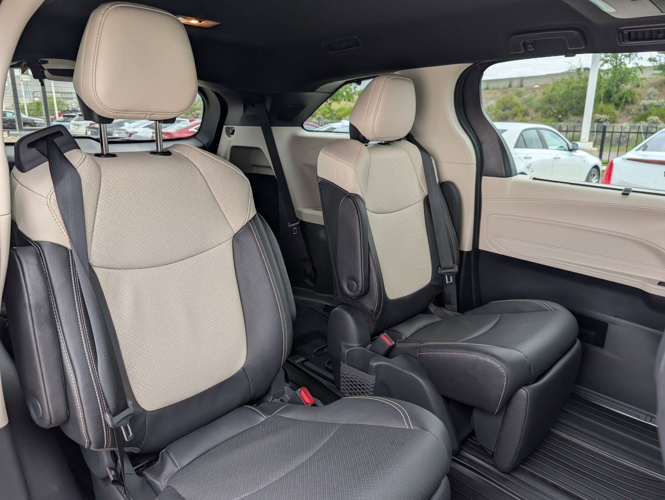 Used 2025 Toyota Sienna Limited AWD/4WD image 28