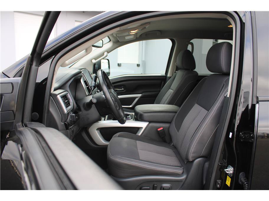 Used 2021 Nissan Titan SV w/ SV Convenience Package AWD/4WD image 8