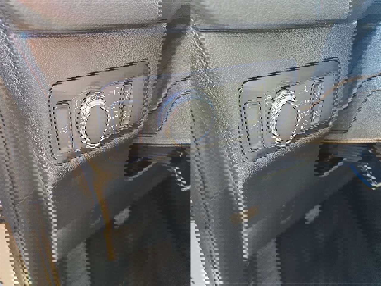 Used 2022 Ford Escape SE w/ Convenience Package image 11