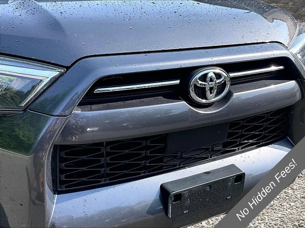 Used 2022 Toyota 4Runner SR5 AWD/4WD image 25