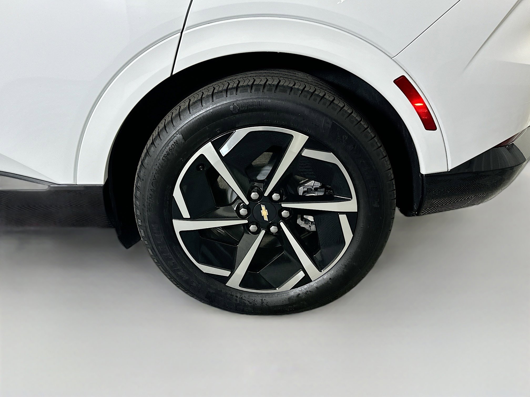 Used 2024 Chevrolet Equinox EV LT image 11