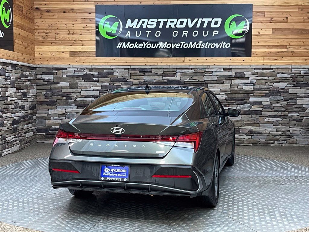 Used 2025 Hyundai Elantra Hybrid FWD image 13