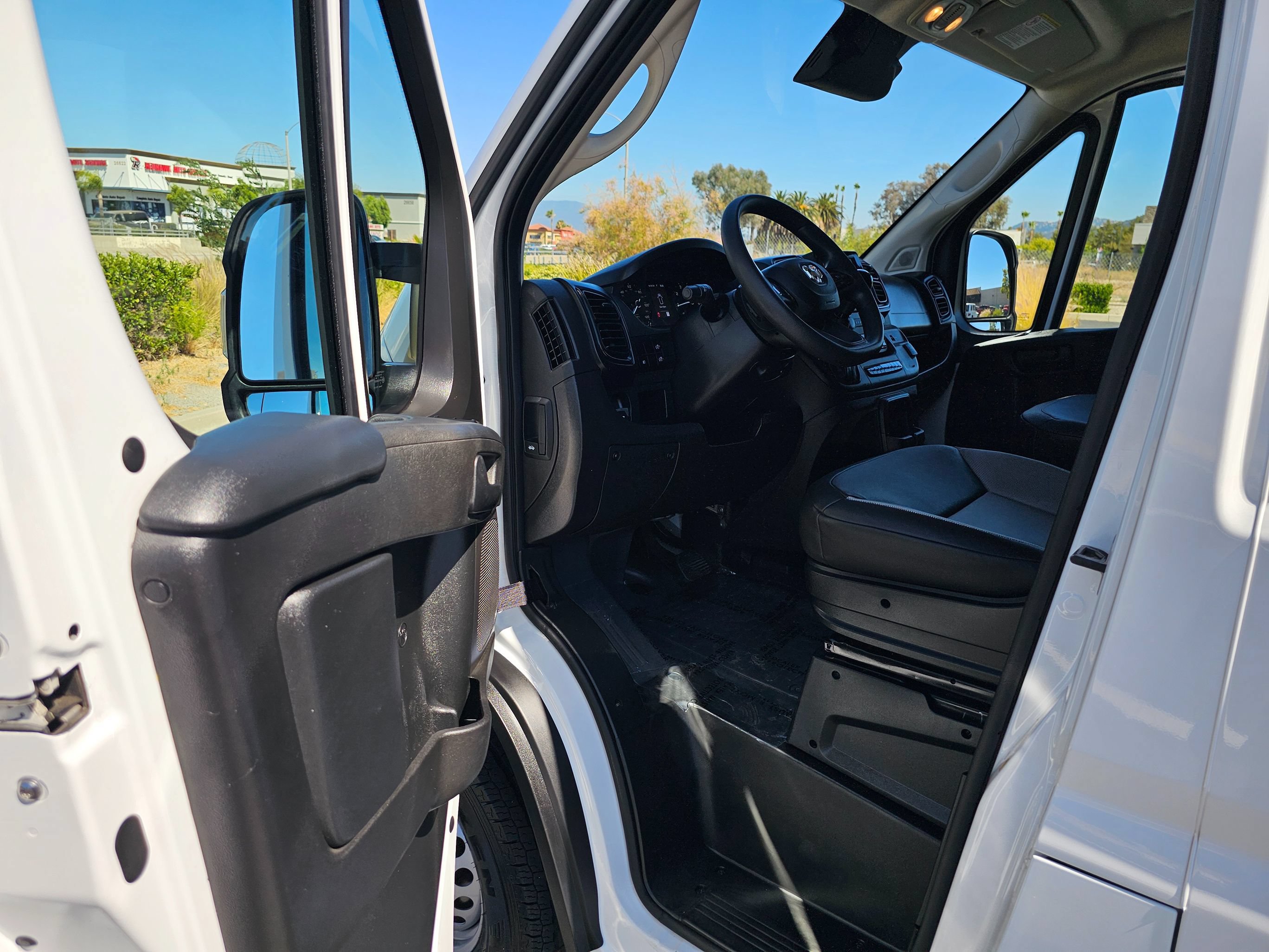 Used 2025 RAM ProMaster 2500 w/ Convenience Group FWD image 15