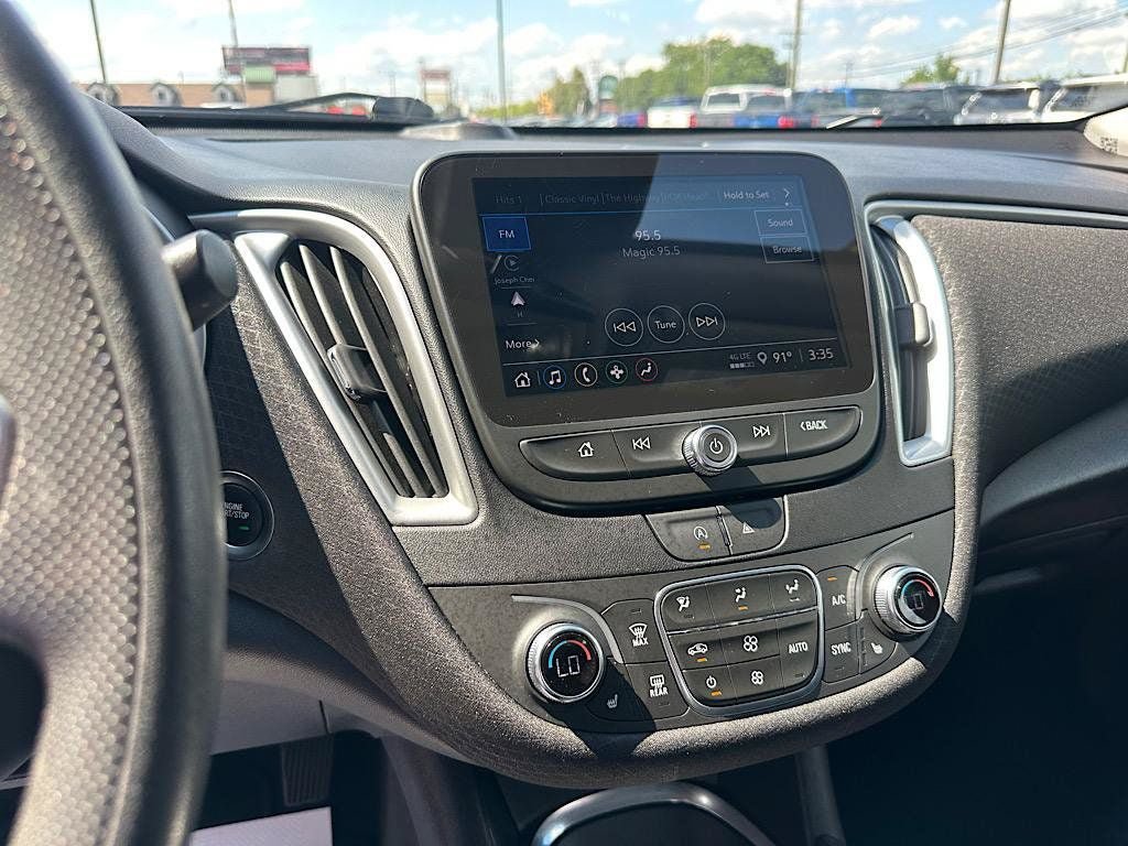 Used 2024 Chevrolet Malibu LT FWD image 24