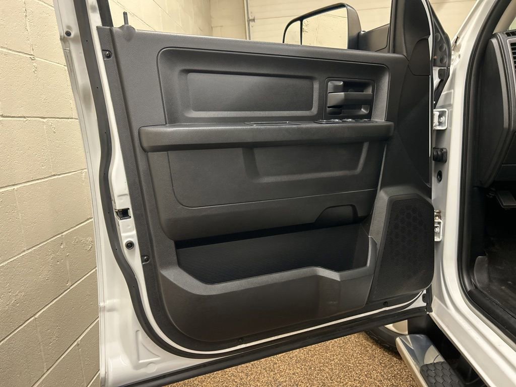 Used 2015 RAM 1500 Express RWD image 17