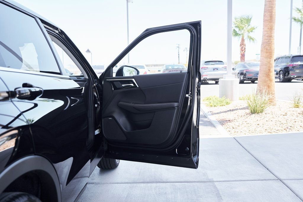 Used 2025 Mitsubishi Outlander SE image 11