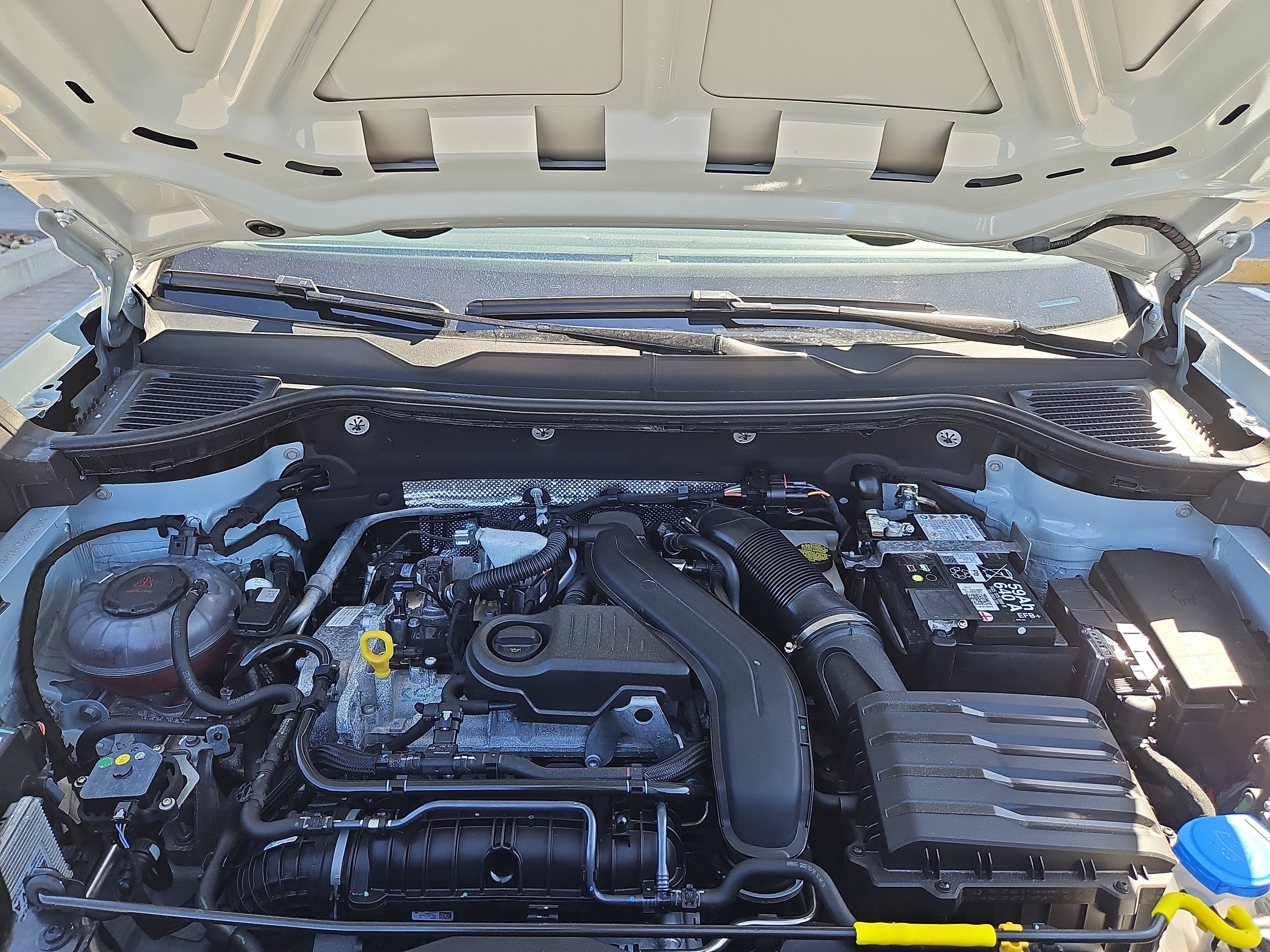 Used 2025 Volkswagen Taos SE image 32