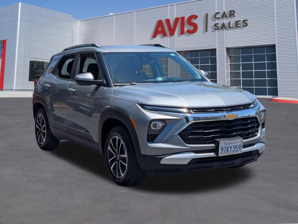 Used 2025 Chevrolet TrailBlazer LT AWD/4WD image 3