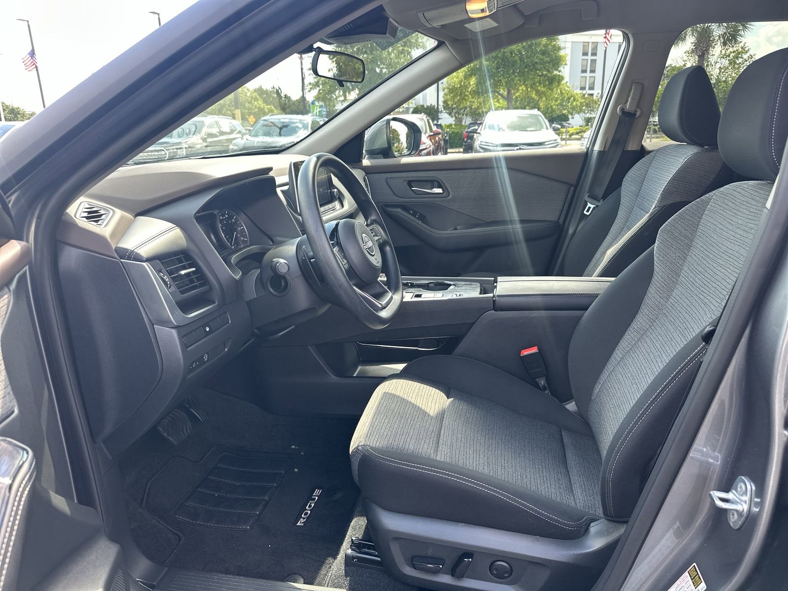 Used 2023 Nissan Rogue SV FWD image 16