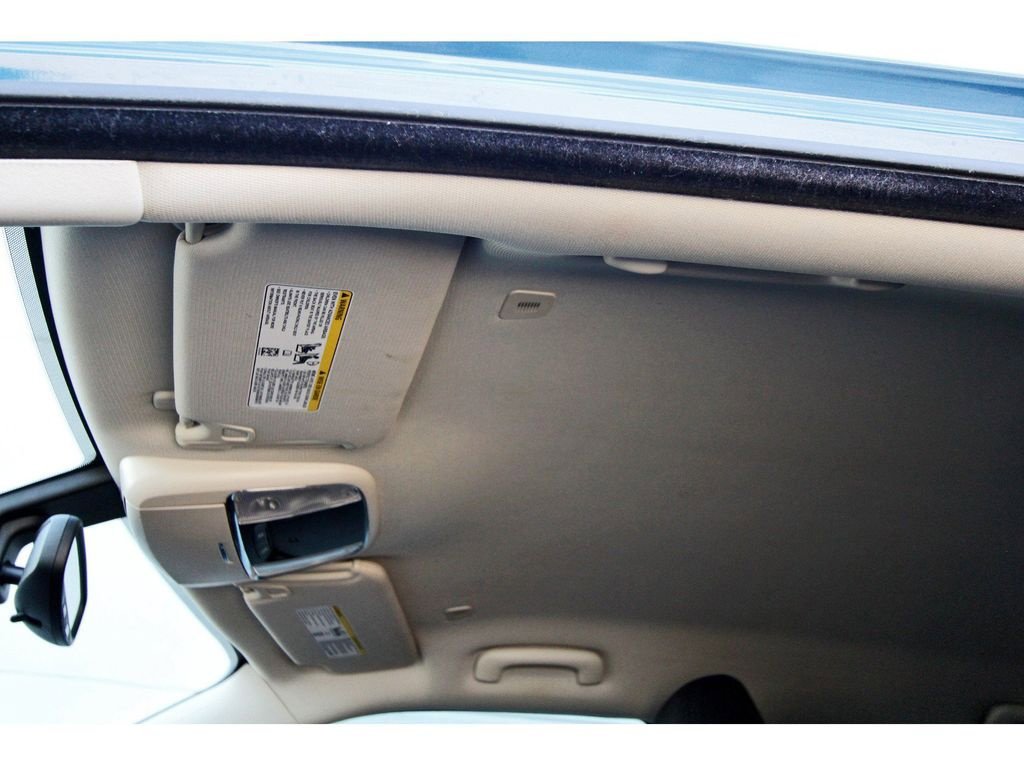 Used 2023 Chrysler 300 Touring w/ Sport Appearance Package image 22